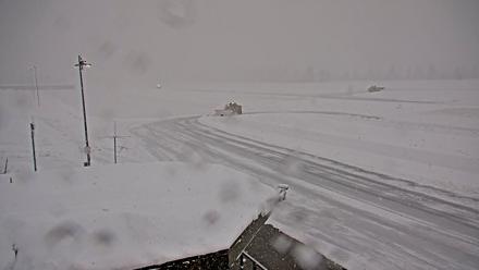 Truckee Tahoe Airport Live Webcam - Feb 19, 2026, 8:07am PST