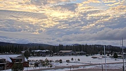 Truckee Tahoe Airport Live Webcam - Feb 25, 2026, 5:38pm PST