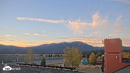 Truckee Tahoe Airport Live Webcam - Oct 4, 2026, 7:03am PDT