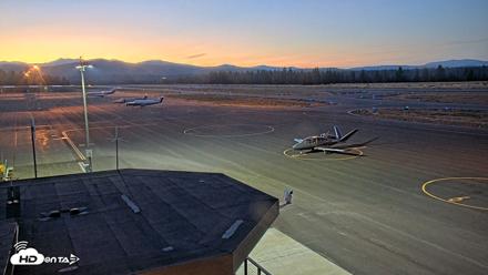 Truckee Tahoe Airport Live Webcam - Sep 11, 2026, 7:41pm PDT
