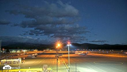 Truckee Tahoe Airport Live Webcam - Sep 5, 2026, 5:54am PDT