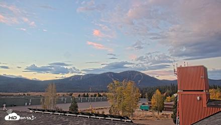 Truckee Tahoe Airport Live Webcam - Oct 5, 2026, 6:54am PDT