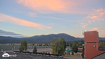Truckee Tahoe Airport Live Webcam - Aug 18, 2026, 6:10am PDT