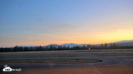 Truckee Tahoe Airport Live Webcam - Aug 4, 2026, 5:40am PDT