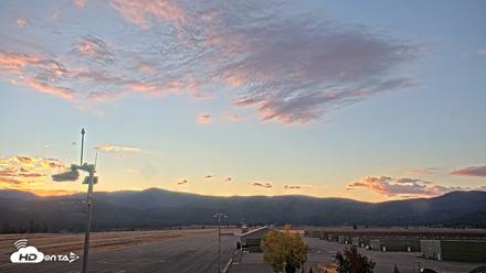 Truckee Tahoe Airport Live Webcam - Oct 5, 2026, 7:01am PDT