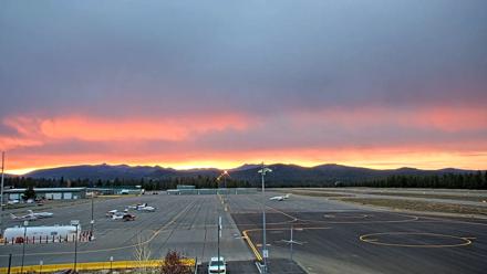 Truckee Tahoe Airport Live Webcam - Oct 22, 2025, 6:16pm PDT