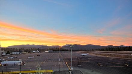 Truckee Tahoe Airport Live Webcam - Nov 8, 2025, 5:06pm PST