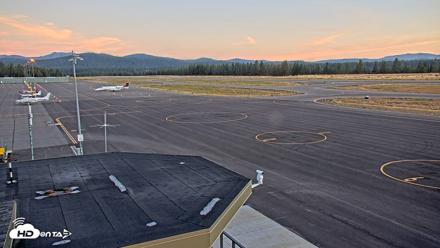 Truckee Tahoe Airport Live Webcam - Aug 16, 2026, 6:14am PDT