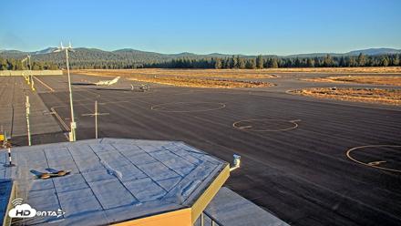 Truckee Tahoe Airport Live Webcam - Sep 29, 2026, 7:20am PDT