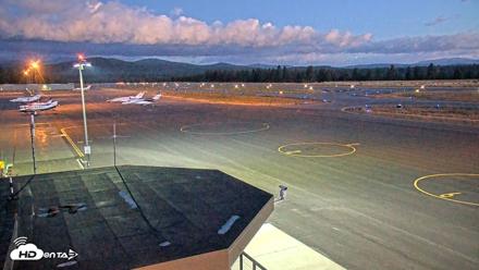 Truckee Tahoe Airport Live Webcam - Sep 6, 2026, 6:07am PDT