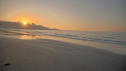 La Jolla Shores Live Surf Cam - Nov 25, 2025, 4:28pm PST