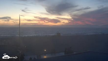 Hermosa Beach Pier North Live Webcam - Aug 16, 2026, 7:59pm PDT