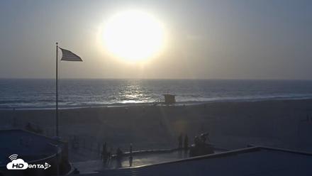 Hermosa Beach Pier North Live Webcam - May 18, 2026, 7:24pm PDT