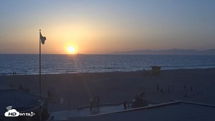 Hermosa Beach Pier North Live Webcam - Apr 28, 2026, 7:30pm PDT