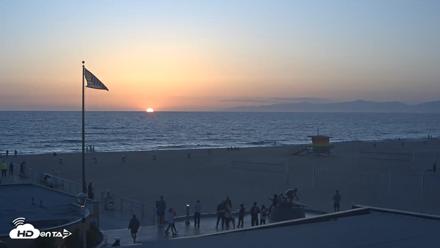 Hermosa Beach Pier North Live Webcam - Apr 27, 2026, 7:34pm PDT