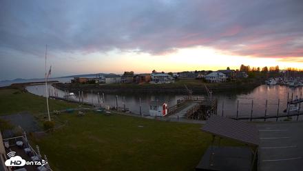 Point Roberts Marina SW Live Webcam - Apr 25, 2026, 8:29pm PDT