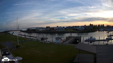 Point Roberts Marina SW Live Webcam - Apr 30, 2026, 7:56pm PDT