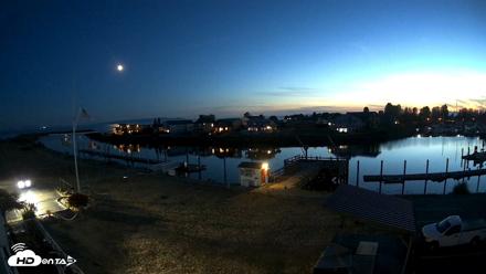 Point Roberts Marina SW Live Webcam - Sep 18, 2026, 8:01pm PDT