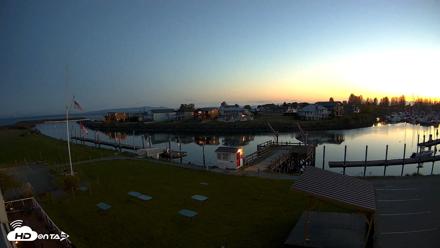Point Roberts Marina SW Live Webcam - Apr 22, 2026, 8:44pm PDT