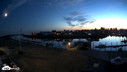 Point Roberts Marina SW Live Webcam - Sep 20, 2026, 7:54pm PDT