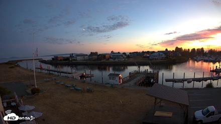 Point Roberts Marina SW Live Webcam - Aug 19, 2026, 8:40pm PDT