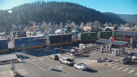 Downtown Truckee California Live Webcam - Dec 12, 2025, 9:28am PST