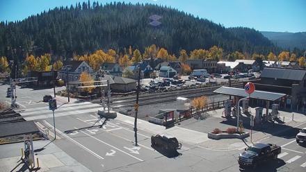 Downtown Truckee California Live Webcam - Oct 28, 2025, 1:45pm PDT