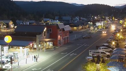 Downtown Truckee California Live Webcam - Apr 29, 2026, 8:18pm PDT