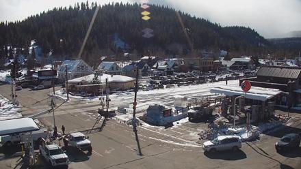 Downtown Truckee California Live Webcam - Jan 7, 2026, 1:05pm PST