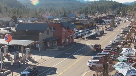Downtown Truckee California Live Webcam - Dec 6, 2025, 1:25pm PST