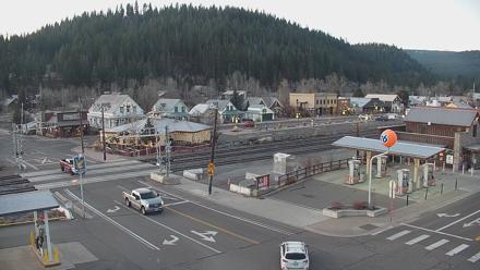 Downtown Truckee California Live Webcam - Dec 1, 2025, 7:04am PST