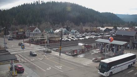 Downtown Truckee California Live Webcam - Dec 16, 2025, 1:06pm PST