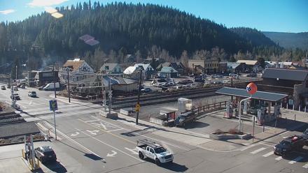 Downtown Truckee California Live Webcam - Dec 5, 2025, 10:14am PST