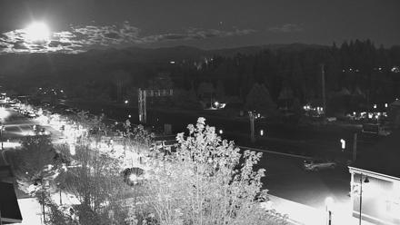 Downtown Truckee California Live Webcam - Oct 7, 2025, 7:21pm PDT