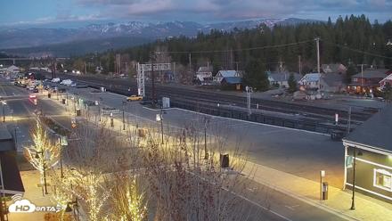 Downtown Truckee California Live Webcam - Apr 29, 2026, 8:17pm PDT
