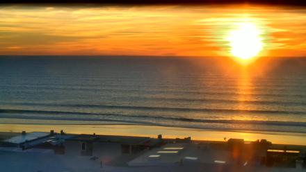 North Manhattan Beach Roving Surf Cam - Dec 4, 2025, 4:39pm PST