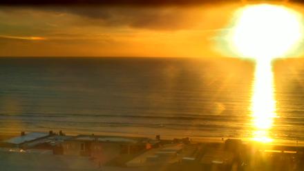 North Manhattan Beach Roving Surf Cam - Nov 18, 2025, 4:32pm PST