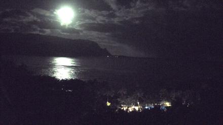 Hanalei Bay Resort - Kauai Hawaii Live Webcam - Nov 1, 2025, 1:47am HST