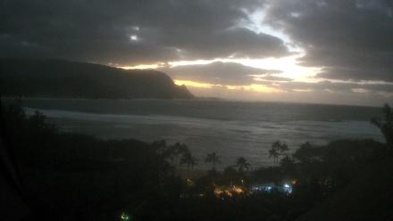 Hanalei Bay Resort - Kauai Hawaii Live Webcam - Feb 3, 2026, 6:57pm HST