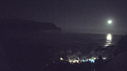 Hanalei Bay Resort - Kauai Hawaii Live Webcam - Jan 28, 2026, 2:49am HST