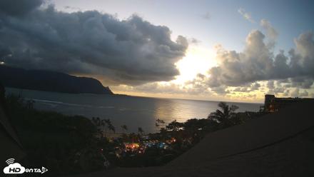 Hanalei Bay Resort - Kauai Hawaii Live Webcam - Oct 5, 2026, 6:42pm HST