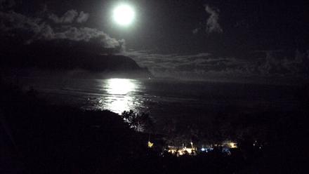 Hanalei Bay Resort - Kauai Hawaii Live Webcam - Nov 2, 2025, 2:41am HST