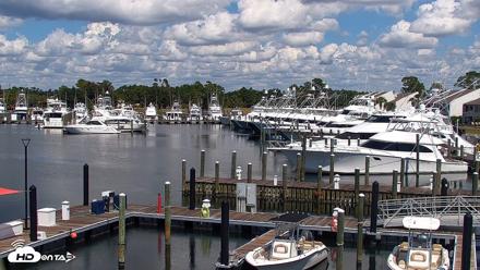 Point South Marina Roaming Live Cam - Sep 30, 2026, 12:31pm CDT