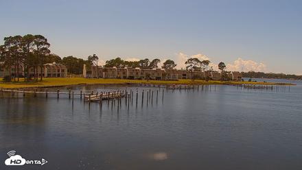 Point South Marina Roaming Live Cam - Sep 30, 2026, 1:40pm CDT