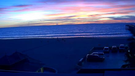 Hermosa Beach Pier South Live Webcam - Dec 4, 2025, 5:02pm PST