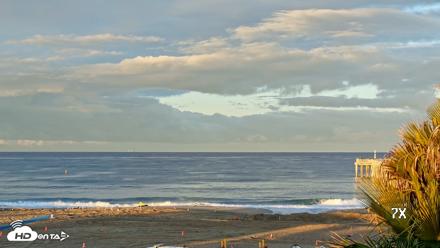Hermosa Beach Pier South Live Webcam - Oct 23, 2026, 7:24am PDT