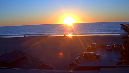 Hermosa Beach Pier South Live Webcam - Dec 5, 2025, 4:41pm PST