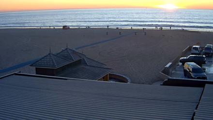 Hermosa Beach Pier South Live Webcam - Nov 25, 2025, 4:48pm PST