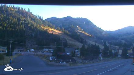 Palisades Tahoe KT-22 Live Webcam - Sep 29, 2026, 5:48pm PDT