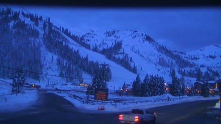 Palisades Tahoe KT-22 Live Webcam - Dec 31, 2025, 7:02am PST